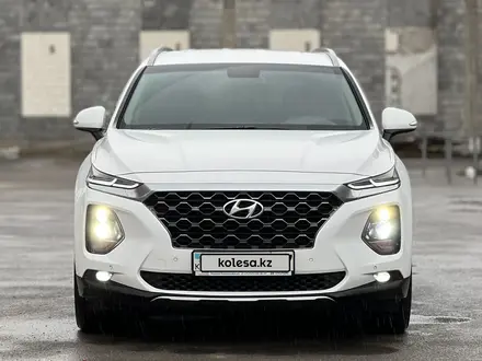 Hyundai Santa Fe 2019 года за 13 000 000 тг. в Шымкент