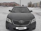 Toyota Camry 2010 года за 7 300 000 тг. в Астана – фото 2