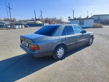 Mercedes-Benz E 200 1991 года за 1 300 000 тг. в Астана – фото 5