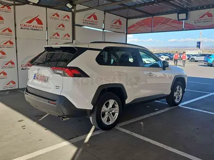 Toyota RAV4 2021 года за 16 600 000 тг. в Алматы – фото 3