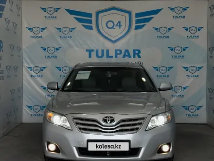 Toyota Camry 2010 года за 8 590 000 тг. в Тараз – фото 2