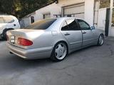 Mercedes-Benz E 320 1996 года за 4 800 000 тг. в Уральск – фото 2