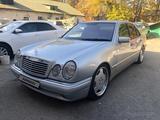 Mercedes-Benz E 320 1996 года за 4 800 000 тг. в Уральск – фото 3