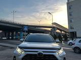 Toyota RAV4 2021 года за 16 800 000 тг. в Алматы