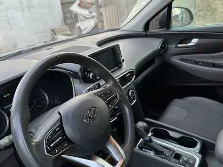 Hyundai Santa Fe 2019 года за 9 200 000 тг. в Актобе