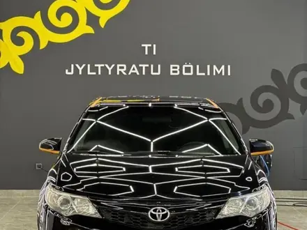 Toyota Camry 2013 года за 8 600 000 тг. в Атырау