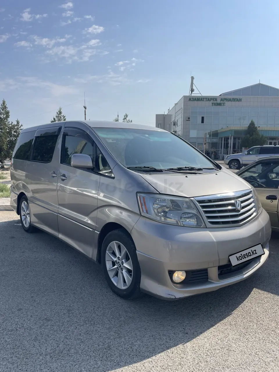 Toyota Alphard, 2004