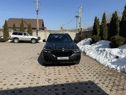 BMW X5 2022 года за 36 500 000 тг. в Алматы – фото 4