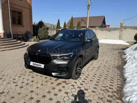 BMW X5 2022 года за 36 500 000 тг. в Алматы – фото 3
