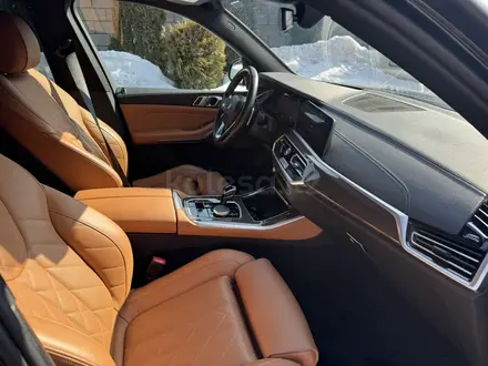 BMW X5 2022 года за 36 500 000 тг. в Алматы – фото 9