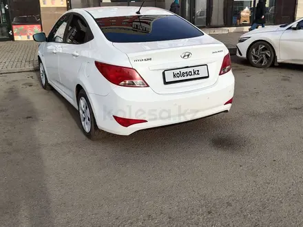 Hyundai Solaris 2015 года за 4 700 000 тг. в Караганда – фото 2
