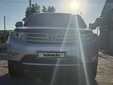Toyota Highlander 2013 года за 12 350 000 тг. в Караганда