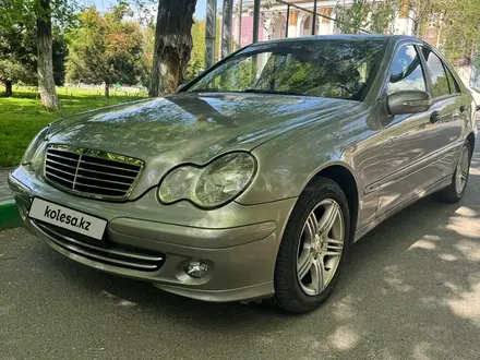 Mercedes-Benz C 180 2005 года за 3 800 000 тг. в Шымкент