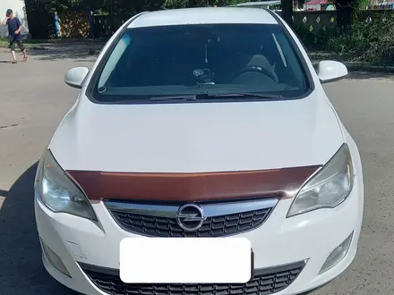 Opel Astra 2011 года за 3 800 000 тг. в Алматы