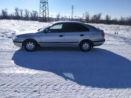 Toyota Carina E 1996 года за 2 500 000 тг. в Актобе – фото 2