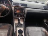 Volkswagen Passat 2014 года за 4 700 000 тг. в Атырау – фото 4
