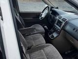 Kia Carnival 2003 года за 1 800 000 тг. в Рудный – фото 5