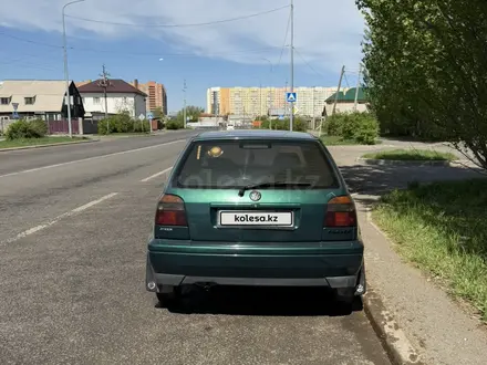 Volkswagen Golf 1997 года за 1 100 000 тг. в Астана – фото 2