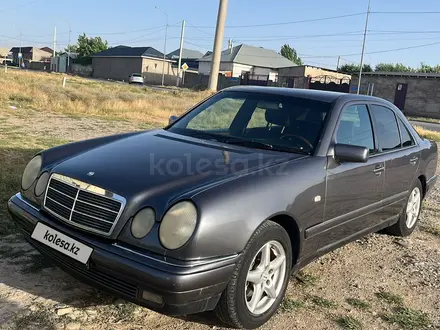 Mercedes-Benz E 240 1998 года за 3 500 000 тг. в Шымкент – фото 3