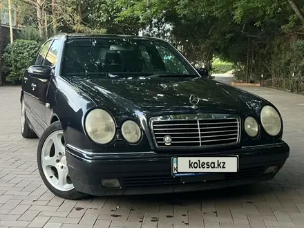 Mercedes-Benz E 320 1998 года за 5 000 000 тг. в Алматы