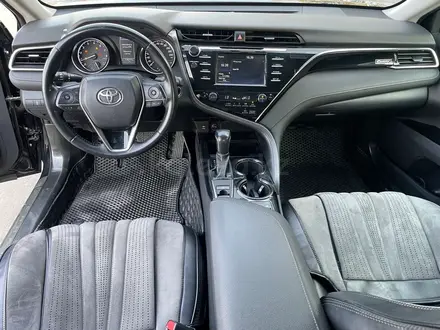 Toyota Camry 2019 года за 9 960 000 тг. в Алматы – фото 10