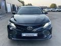 Toyota Camry 2019 года за 9 960 000 тг. в Алматы – фото 2