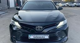 Toyota Camry 2019 года за 9 960 000 тг. в Алматы – фото 2