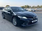 Toyota Camry 2019 года за 9 960 000 тг. в Алматы – фото 3