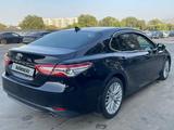Toyota Camry 2019 года за 9 960 000 тг. в Алматы – фото 4