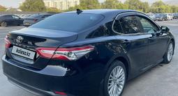 Toyota Camry 2019 года за 9 960 000 тг. в Алматы – фото 4