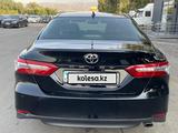 Toyota Camry 2019 года за 9 960 000 тг. в Алматы – фото 5