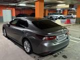 Toyota Camry 2023 годаfor17 500 000 тг. в Астана – фото 3