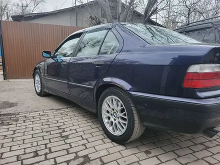 BMW 325 1996 года за 2 800 000 тг. в Алматы – фото 2