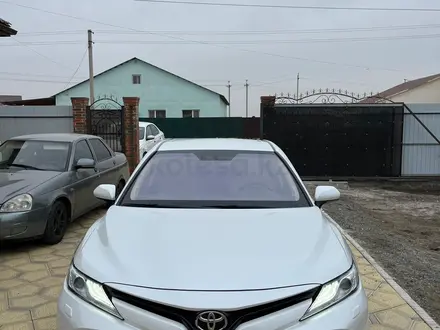 Toyota Camry 2018 года за 13 800 000 тг. в Атырау – фото 6