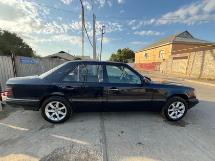 Mercedes-Benz E 220 1994 года за 2 500 000 тг. в Шымкент – фото 13