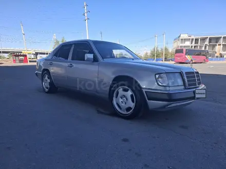 Mercedes-Benz E 230 1992 года за 2 100 000 тг. в Туркестан – фото 4