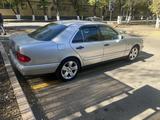 Mercedes-Benz E 230 1997 года за 2 850 000 тг. в Караганда – фото 4