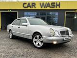 Mercedes-Benz E 230 1997 года за 2 850 000 тг. в Караганда