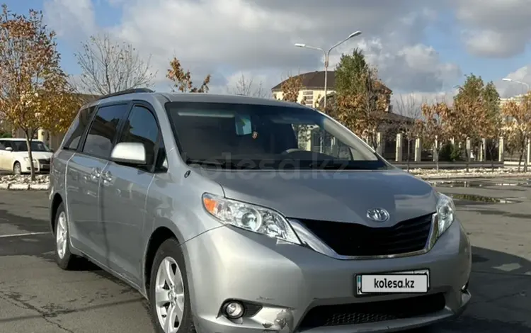 Toyota Sienna 2014 года за 13 000 000 тг. в Атырау