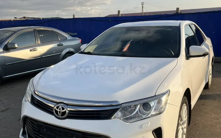 Toyota Camry 2015 года за 9 900 000 тг. в Актобе