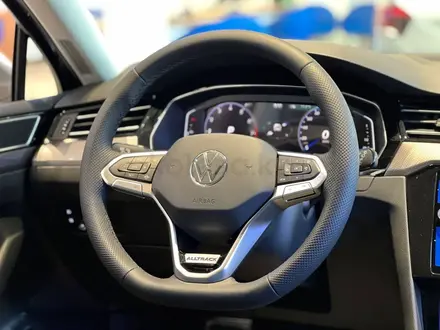 Volkswagen Passat Exclusive 1.4 TSI 2022 годаүшін15 090 000 тг. в Астана – фото 19