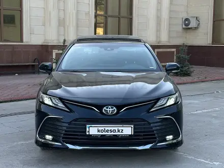 Toyota Camry 2023 года за 14 790 000 тг. в Шымкент – фото 3