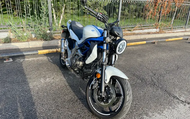 Suzuki  SFV 650 Gladius 2009 годаfor2 450 000 тг. в Алматы