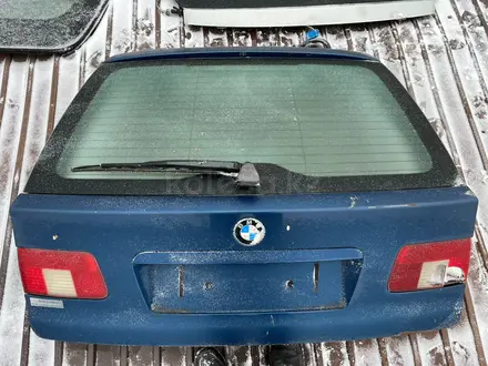 BMW E39 крышка багажника за 1 777 тг. в Актобе