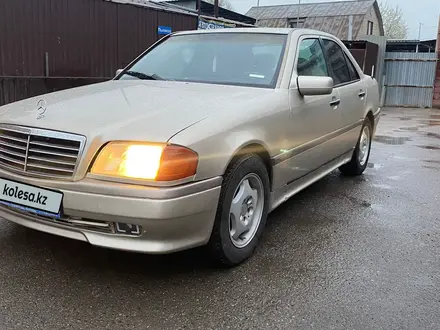 Mercedes-Benz C 220 1995 года за 1 950 000 тг. в Алматы