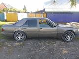 Mercedes-Benz E 200 1995 года за 1 400 000 тг. в Алтай – фото 2