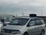 Volkswagen Sharan 1998 годаүшін3 100 000 тг. в Актау