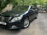 Toyota Camry 2013 года за 11 500 000 тг. в Алматы – фото 2