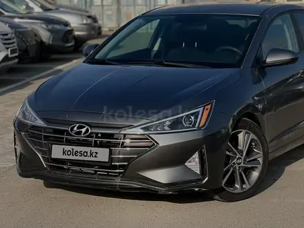 Hyundai Elantra 2018 года за 7 500 000 тг. в Актау – фото 2