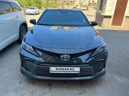 Toyota Camry 2022 года за 16 500 000 тг. в Астана – фото 2